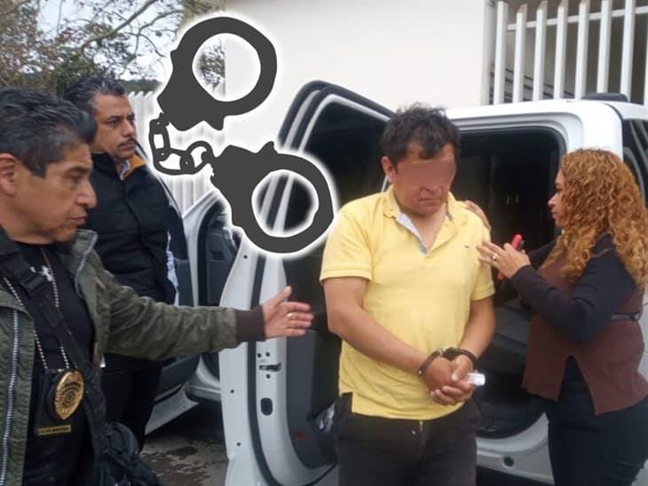 Agentes ministeriales son agredidos durante arresto en Xalapa, ¿de qué acusan al detenido?