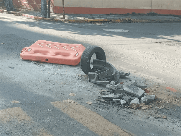 Vecinos reportan boquetes peligrosos en calles de Netzahualcóyotl y Serdán