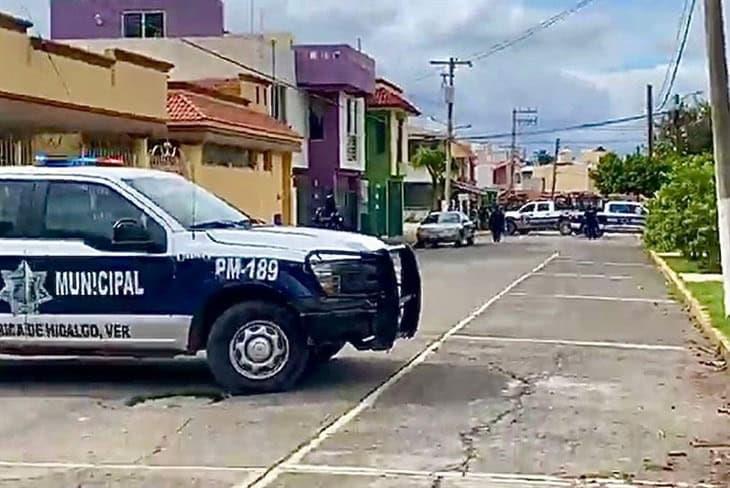 Fuerte operativo policiaco en Poza Rica, hallan presunta casa de seguridad