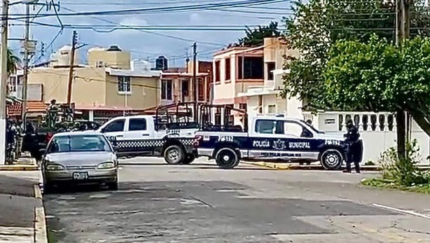 Fuerte operativo policiaco en Poza Rica, hallan presunta casa de seguridad