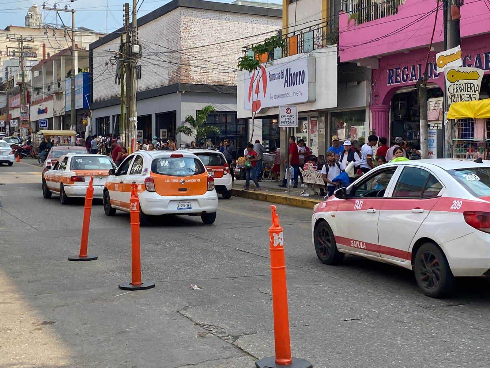 Taxistas aumentan costo del servicio de transporte público en Acayucan