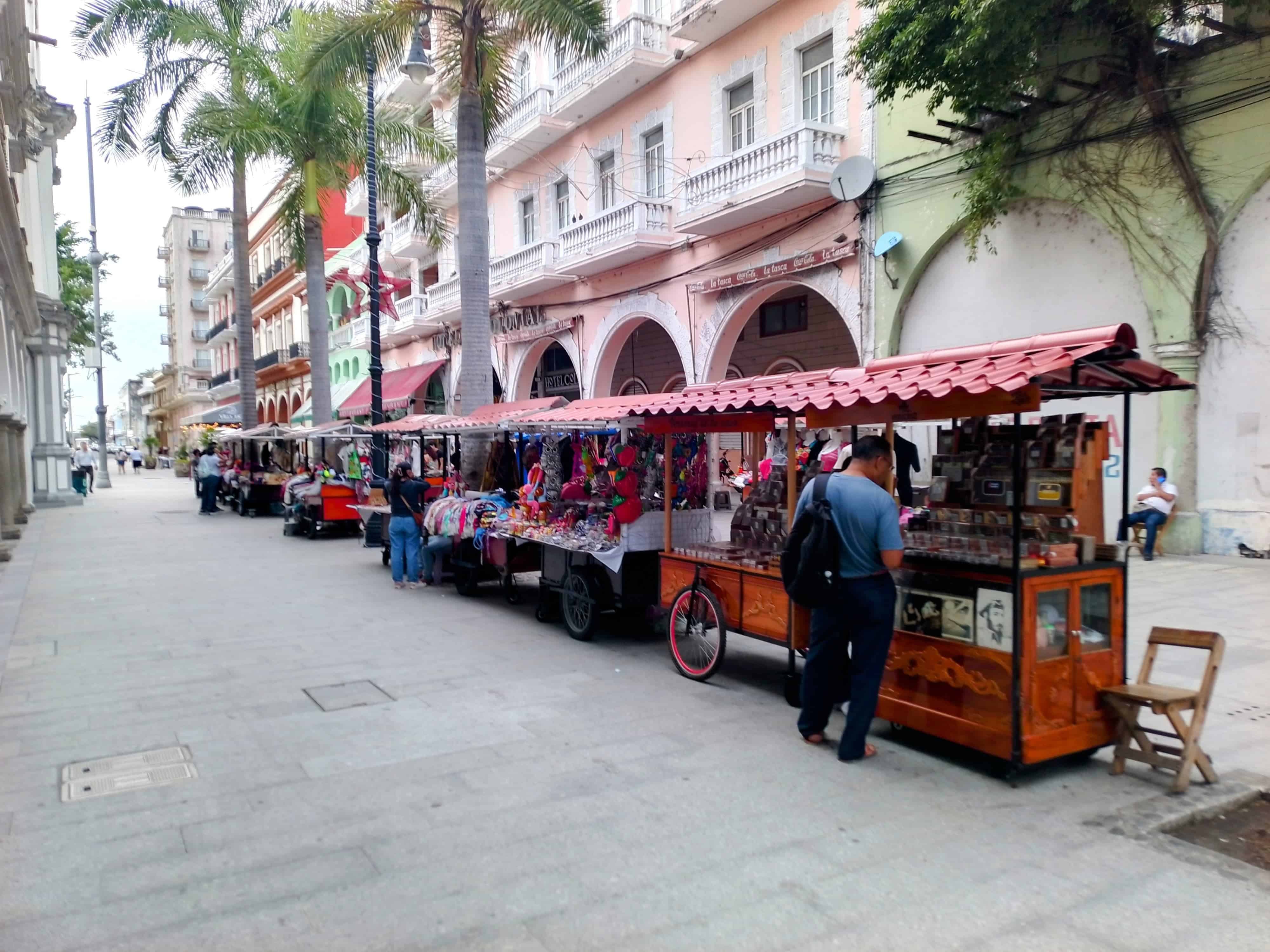 Bajas ventas para vendedores de Los Portales en Veracruz