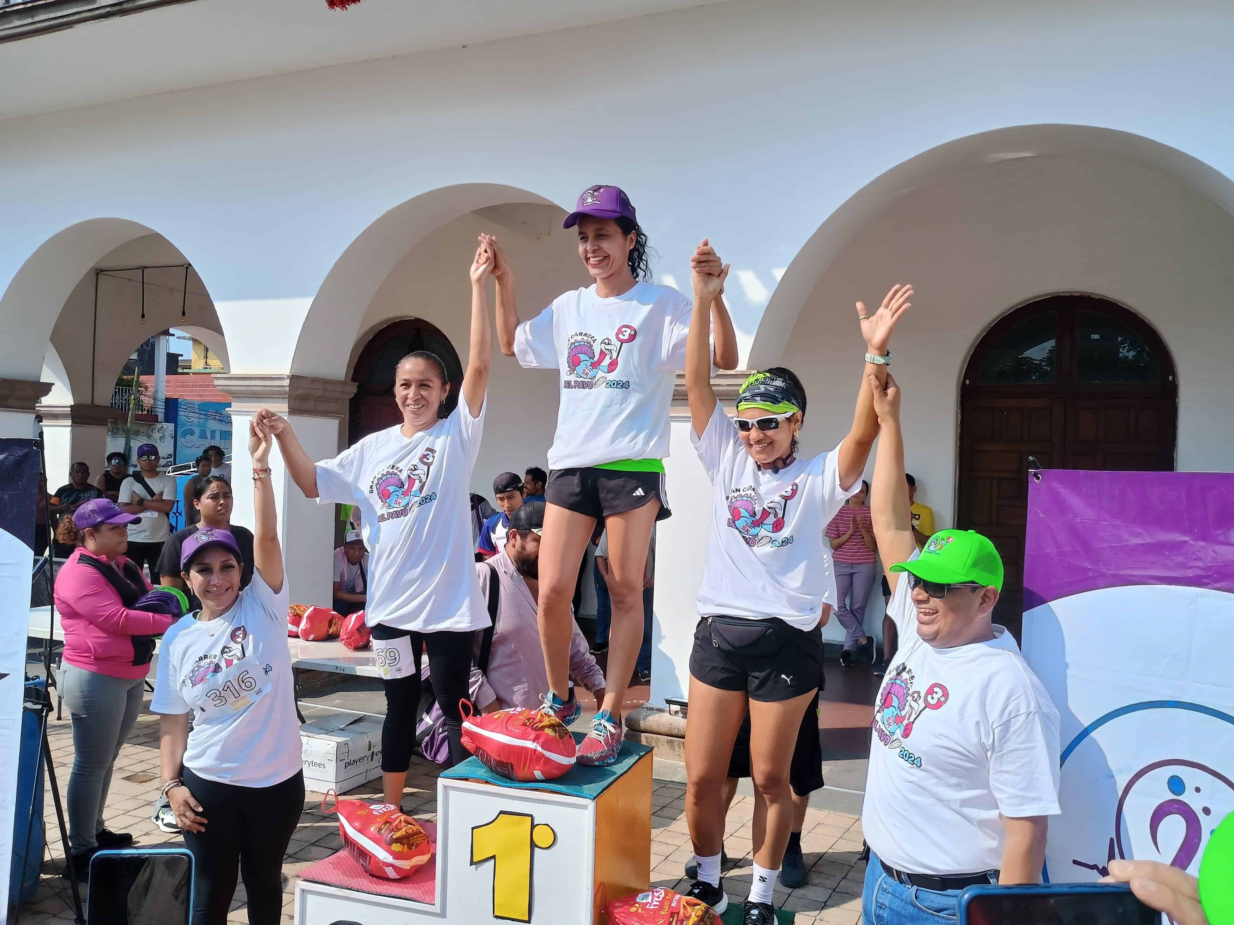 Más de 300 corredores participaron en la Carrera del Pavo 2024 en Acayucan