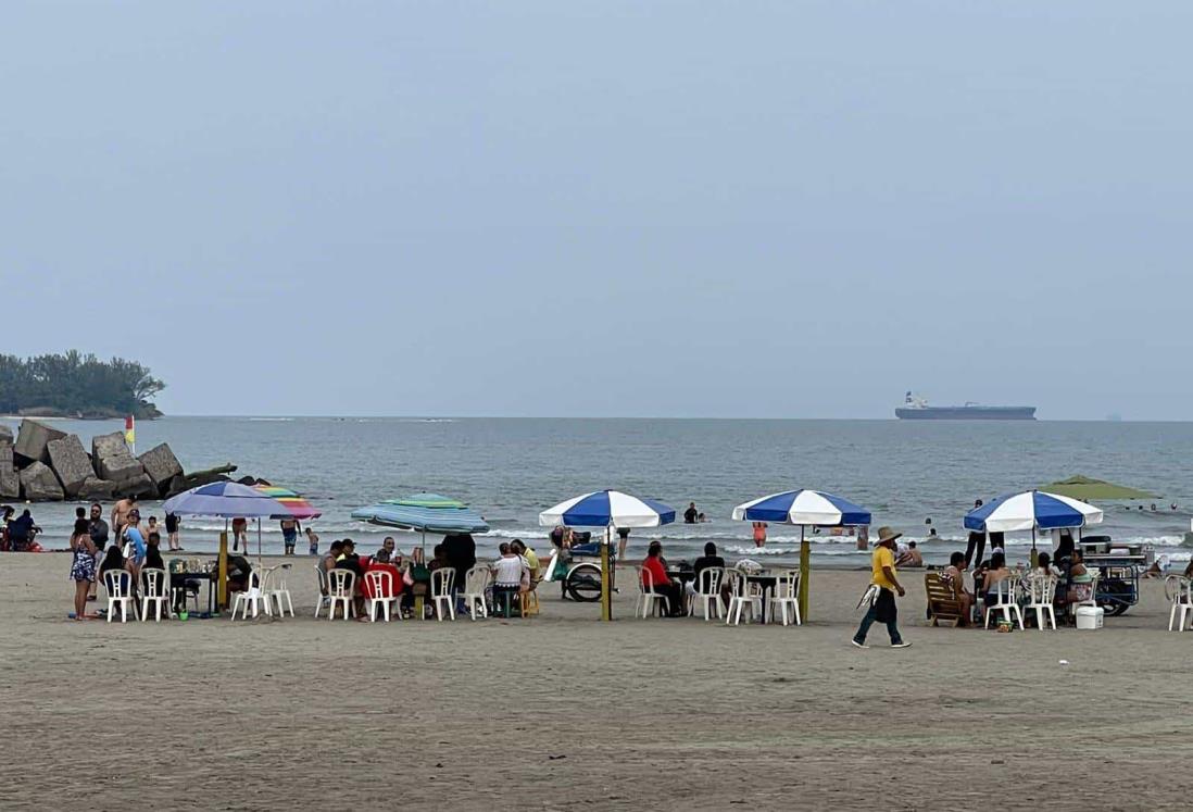 Abarrotan las playas de Boca del Río