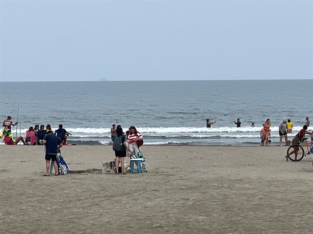 Abarrotan las playas de Boca del Río