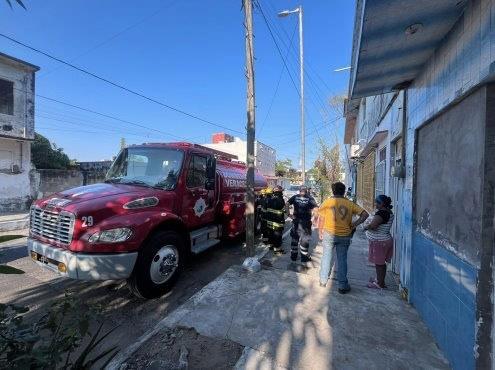 Amarga Navidad al incendiarse restaurante en el centro de Veracruz