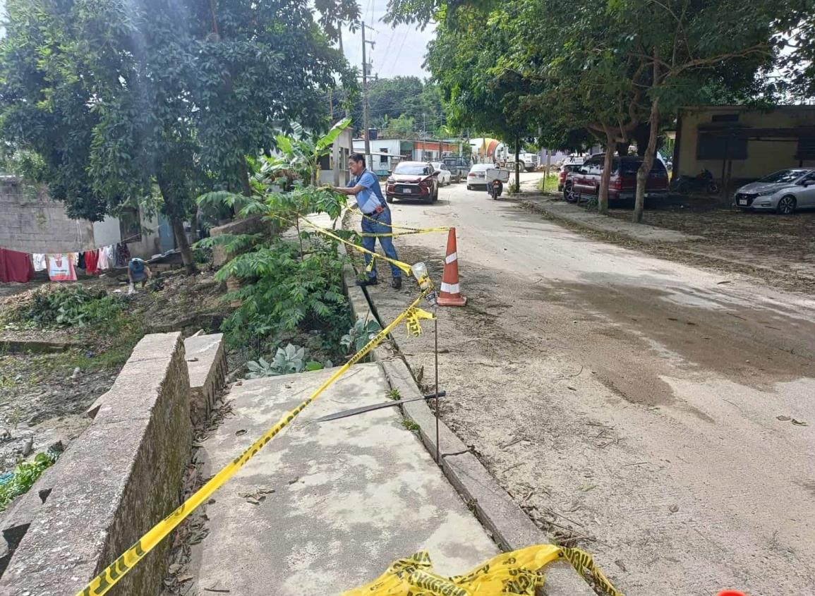 Ante posible colapso de losa, acordonan área en Moloacán