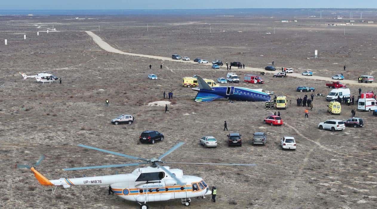 Se registra accidente aéreo en Kazajistán y casi 40 pasajeros pierden la vida