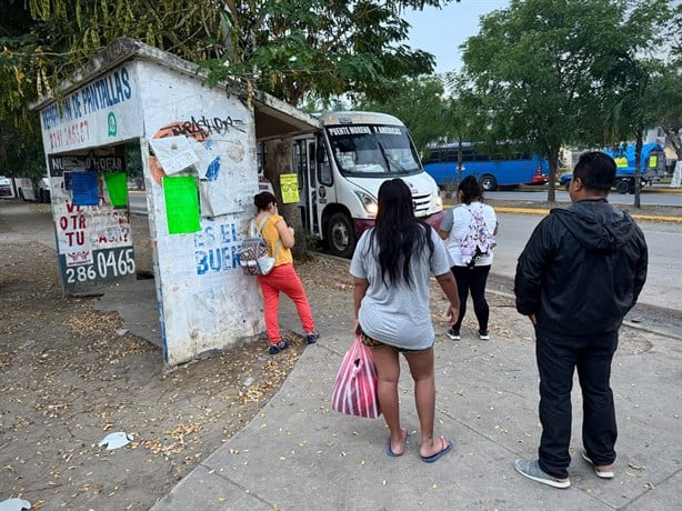 Hasta una hora tardan los ciudadanos para tomar un camión urbano en Veracruz esta Navidad