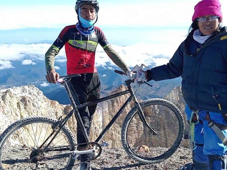 Ciclistas veracruzanos coronan el Pico de Orizaba en una hazaña única