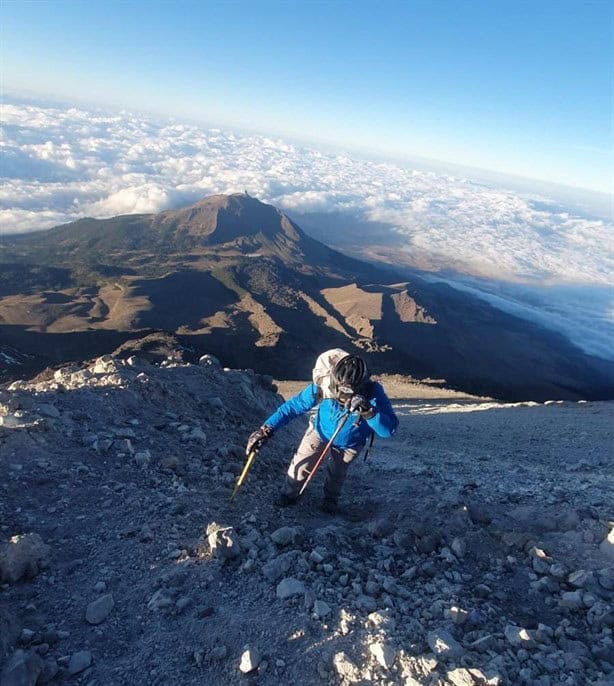 Ciclistas veracruzanos coronan el Pico de Orizaba en una hazaña única