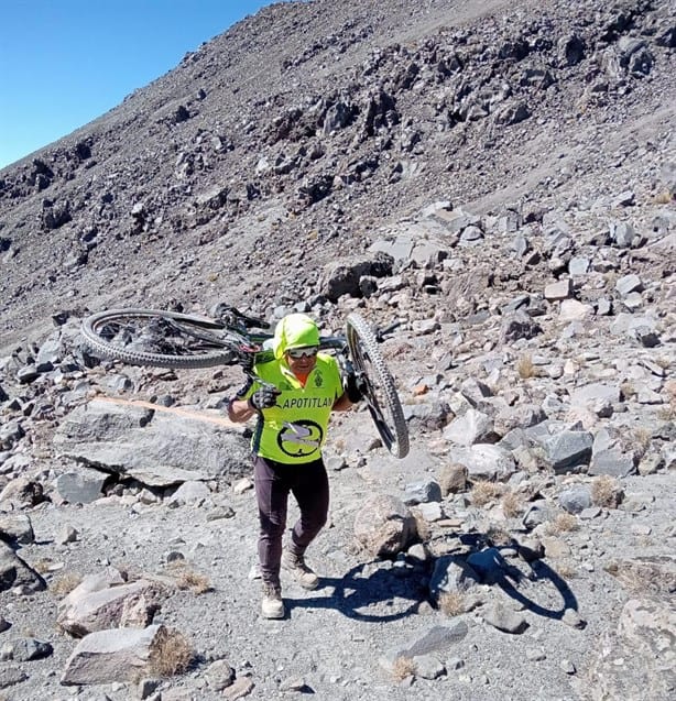 Ciclistas veracruzanos coronan el Pico de Orizaba en una hazaña única