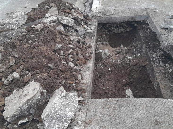 Calles del sur de Xalapa, destrozadas por negligencia de CMAS; deja calles y banquetas abiertas