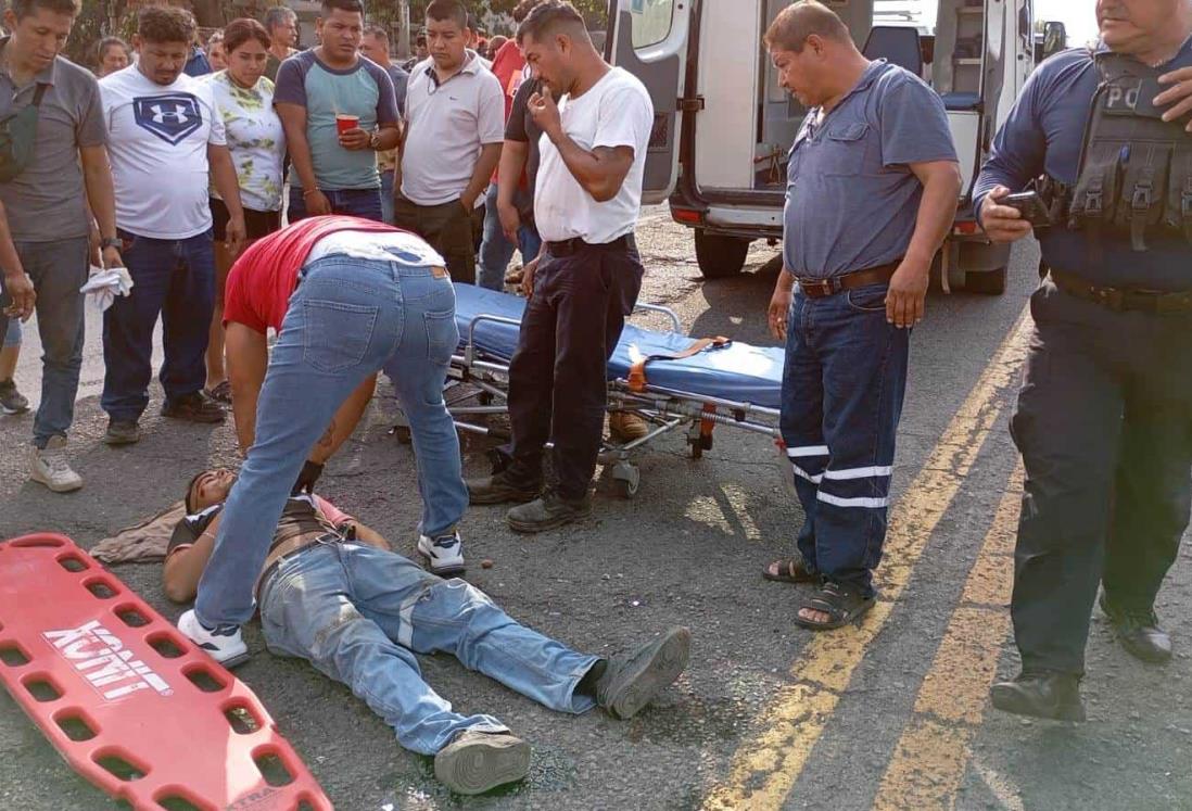 Ebrio en motocicleta provoca choque en Paso de Ovejas