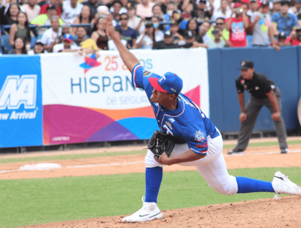 Llega par de venezolanos con El Águila