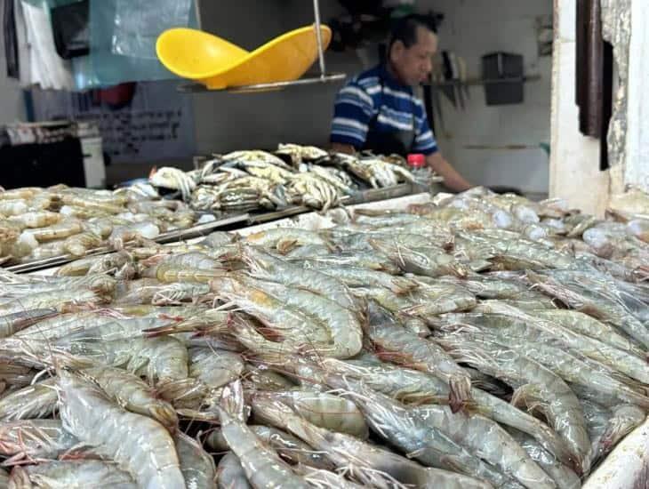 Atraviesas crisis en el mercado de mariscos de Coatzacoalcos; clientes prefieren supermercados