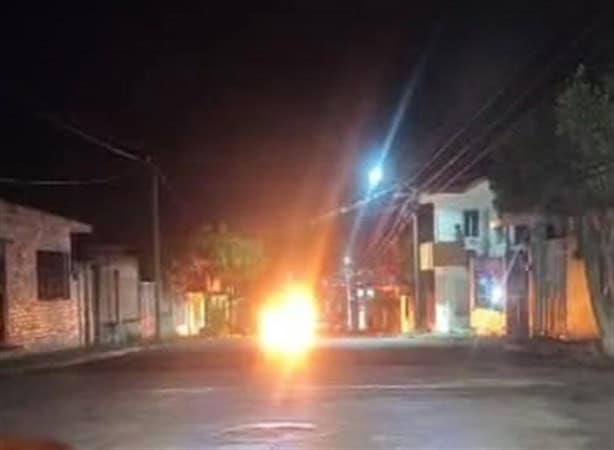 Por aparente falla mecánica, se incendia vehículo en Córdoba