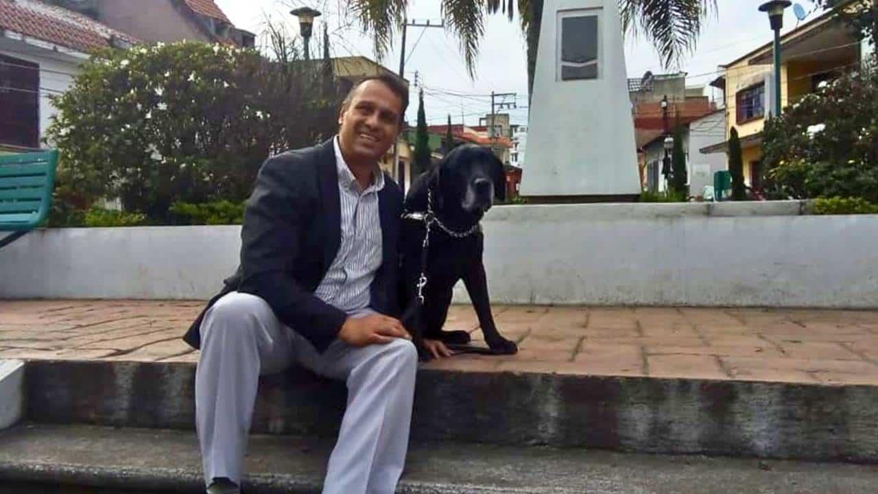 Niegan la entrada a cliente con discapacidad visual con perro guía en restaurante de Veracruz | VIDEO