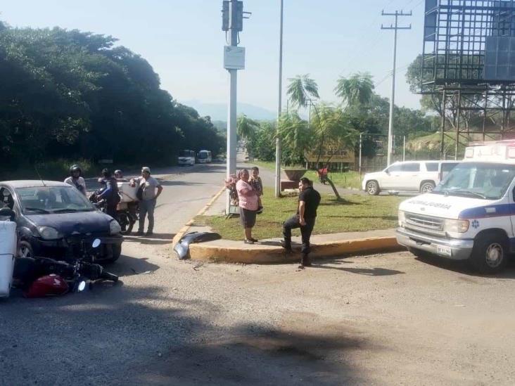 Motociclista resulta lesionado tras choque frontal en Martínez de la Torre