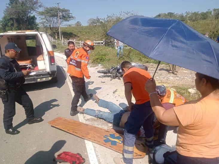 Hombre de 69 años es trasladado al hospital tras incidente en moto en Misantla