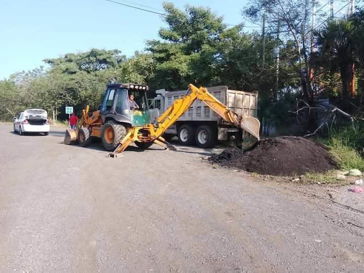 Conductores de taxis bachean carretera Nautla-Cardel