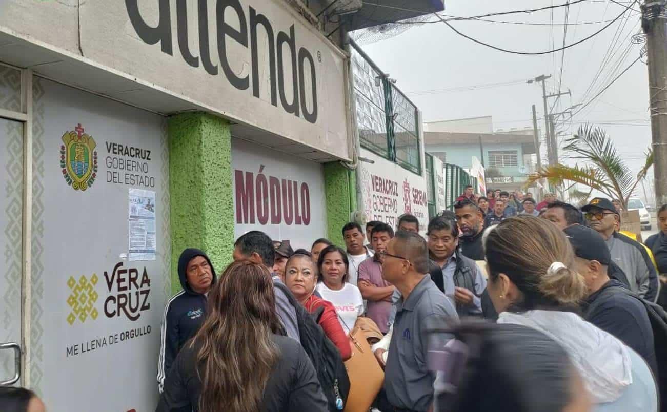 Inconformidad por fallas en el módulo de licencias de Minatitlán