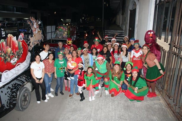 Sigue Yeyo regalando sonrisas y juguetes a niños