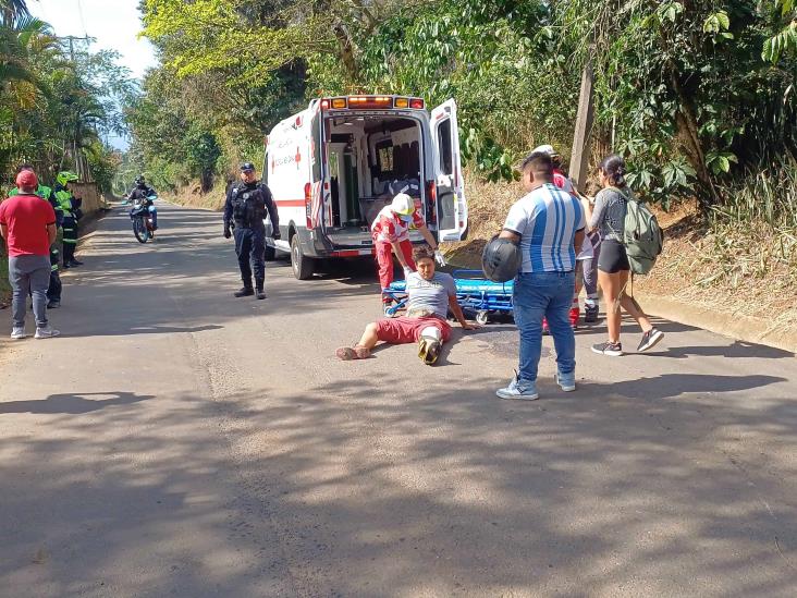 Choque entre moto y camioneta en Córdoba; fractura en el tobillo