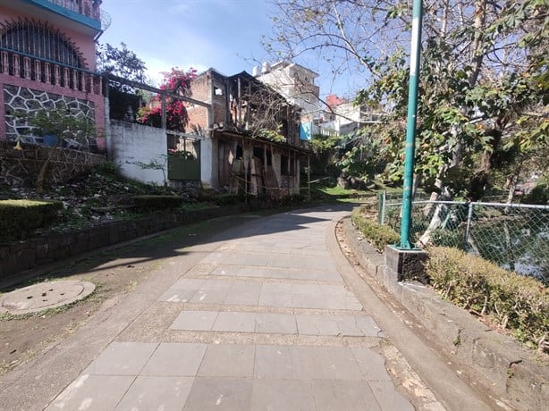 Obra abandonada en Paseo de los Lagos, en Xalapa, ¿foco de inseguridad?