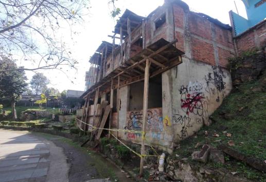 Obra abandonada en Paseo de los Lagos, en Xalapa, ¿foco de inseguridad?