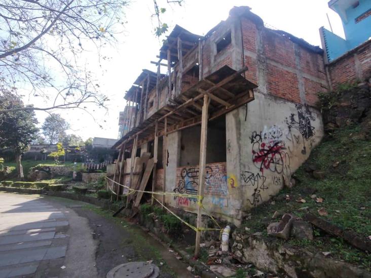 Obra abandonada en Paseo de los Lagos, en Xalapa, ¿foco de inseguridad?