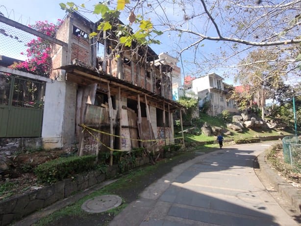 Obra abandonada en Paseo de los Lagos, en Xalapa, ¿foco de inseguridad?