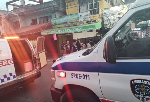 Mujeres agreden con aceite caliente a empleada de local de antojitos en Xalapa