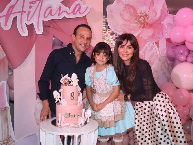 Aitana Unánue Rivera es festejada por sus 8 años de vida