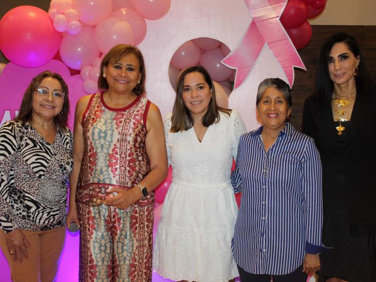 Mujeres del Circulo Rosa de MUAC cierran el año con broche de oro