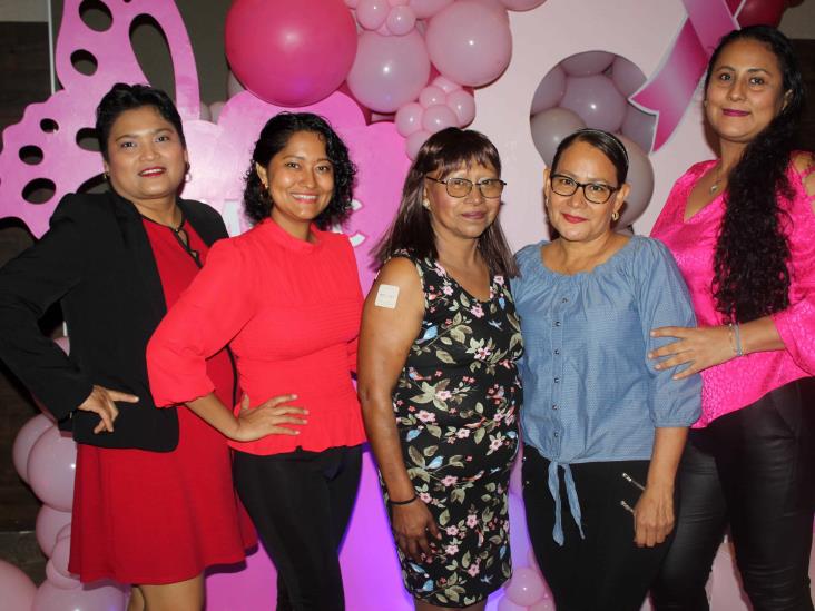 Mujeres del Circulo Rosa de MUAC cierran el año con broche de oro