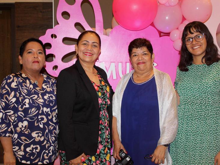 Mujeres del Circulo Rosa de MUAC cierran el año con broche de oro