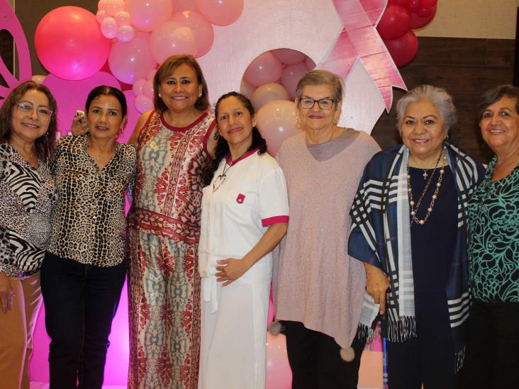 Mujeres del Circulo Rosa de MUAC cierran el año con broche de oro