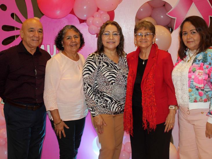 Mujeres del Circulo Rosa de MUAC cierran el año con broche de oro