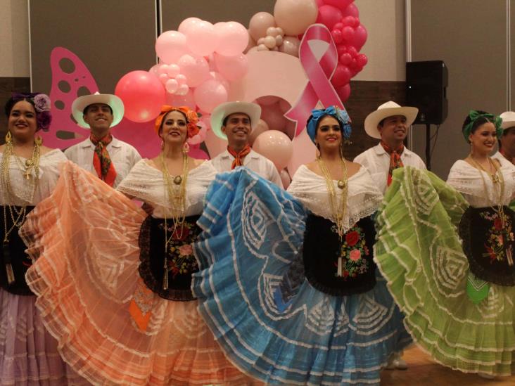 Mujeres del Circulo Rosa de MUAC cierran el año con broche de oro