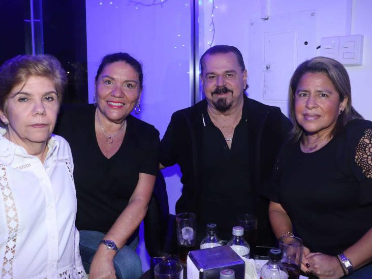 Realizan convivio decembrino en Mr. Tequila