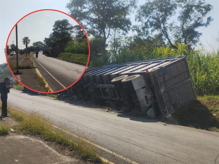 Se registra volcadura de tráiler en libramiento de Cuitláhuac