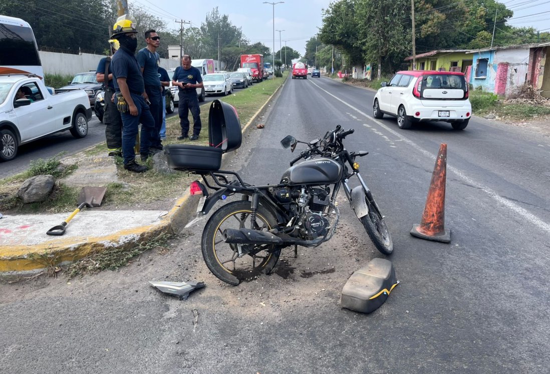 Motociclista ebrio choca contra camión de bomberos en carretera Veracruz-Xalapa