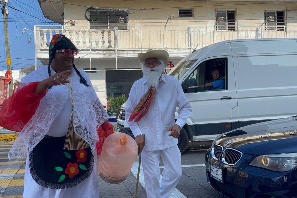 "El Viejo", tradición jarocha que despide el año 2024 en Veracruz | VIDEO