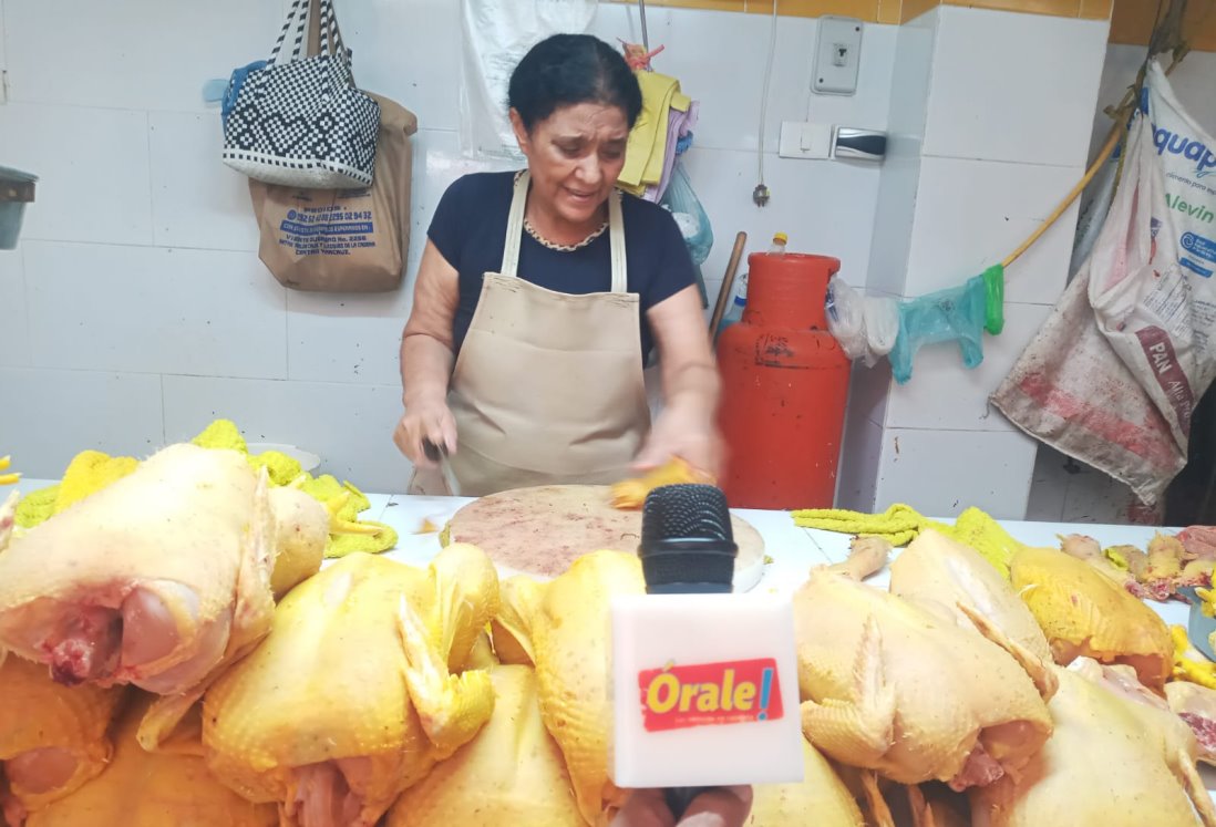 Comerciantes de Veracruz reportan bajas ventas de pollo en temporada decembrina