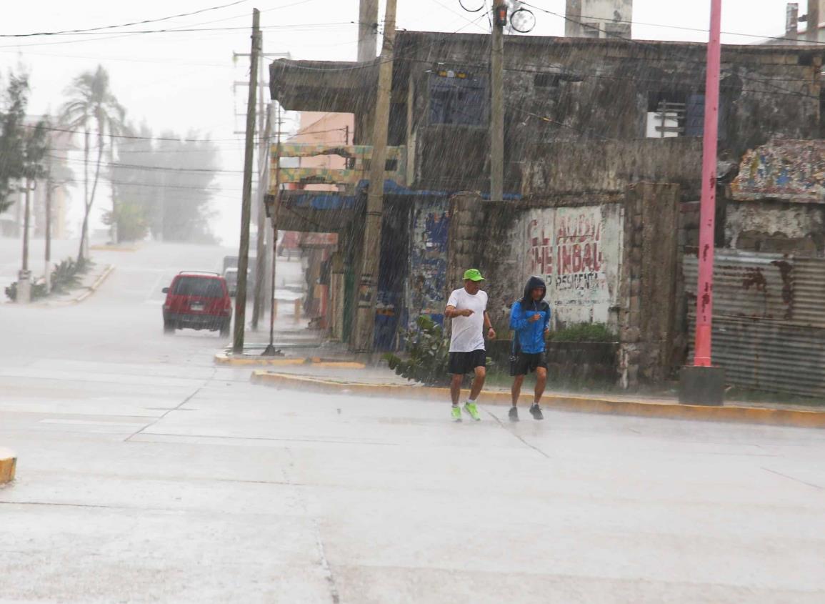 El 2025 comenzó con lluvias en Coatzacoalcos; activan Aviso Especial