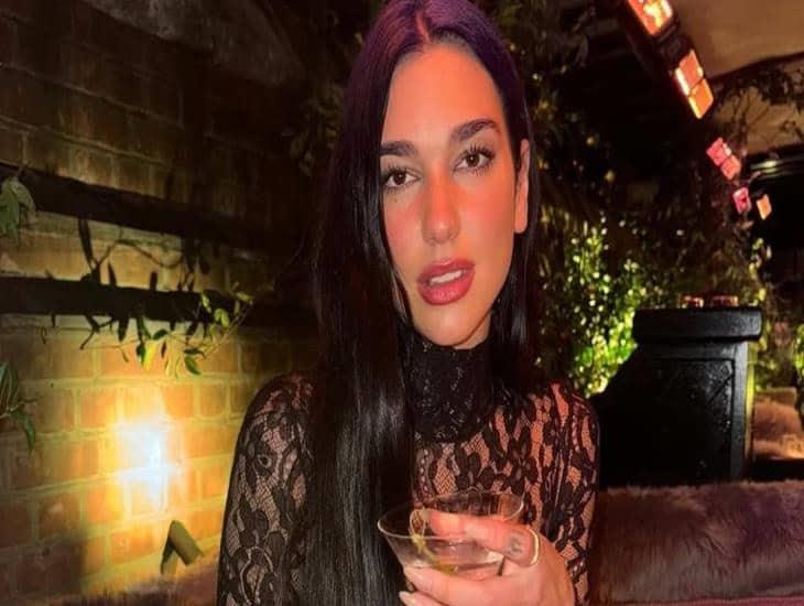 Dua Lipa presume sospechoso anillo... ¿de compromiso?