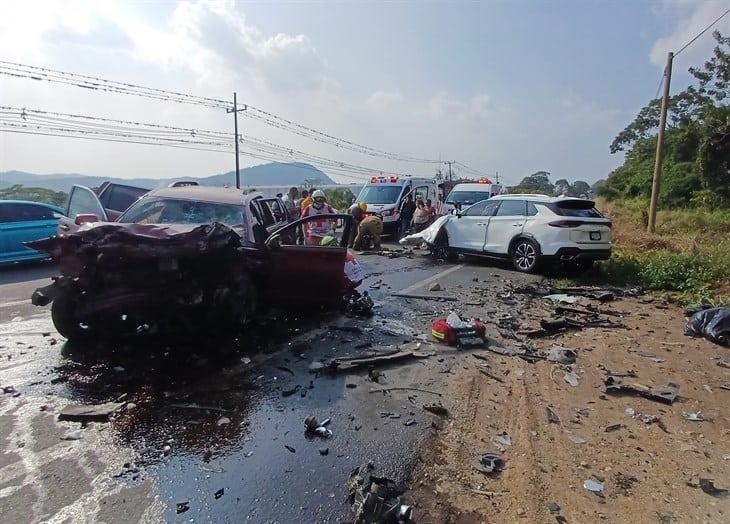 Encontronazo en la carretera Córdoba-Veracruz se cobra la vida de dos personas