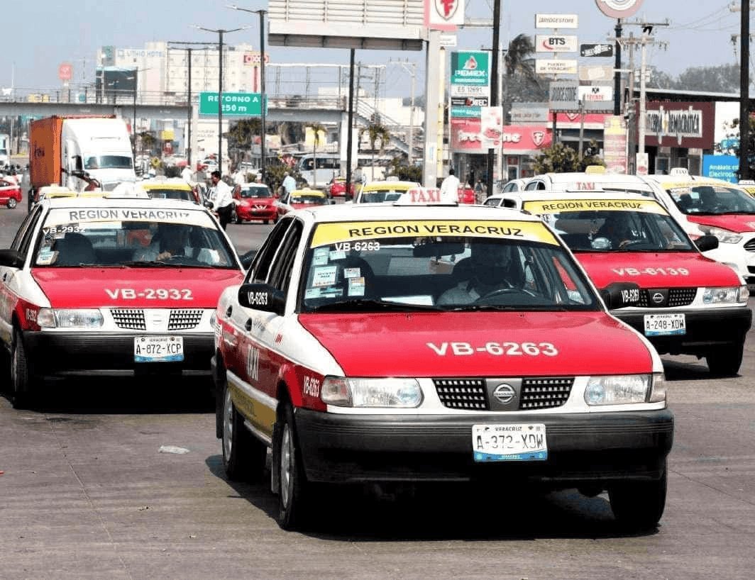 Taxistas de Veracruz reportan repunte del 35% en diciembre y esperan más por Día de Reyes