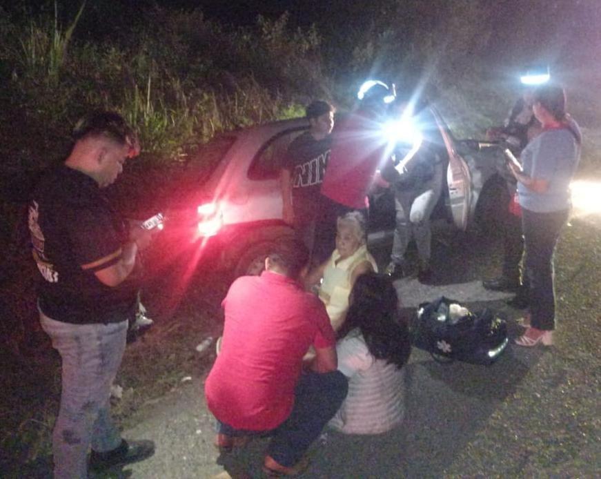Familia sufre fuerte accidente saliendo de Cosoleacaque